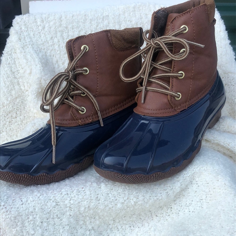 Adrienne Vittadini Girl’s Duck Boots Size 2